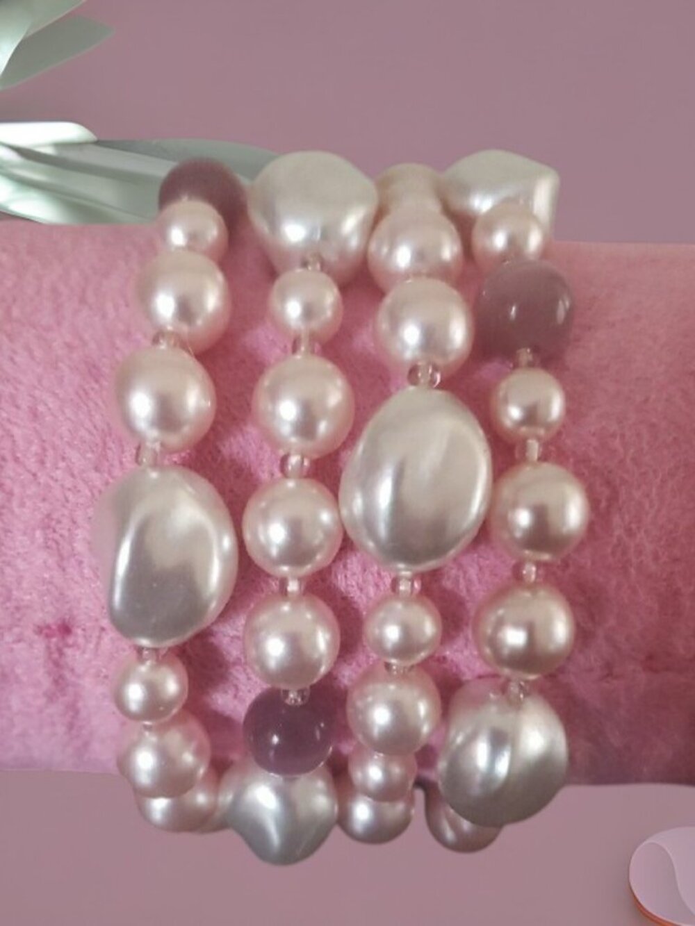Natural 4 Row Freshwater Pearl Stretch Bracelet w/Lavendar Crystal Accent ✨NWOT✨ - Picture 4 of 8
